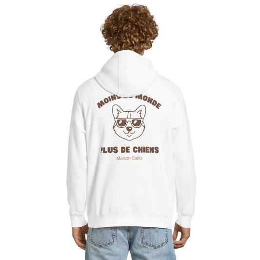Pull Maison Canis blanc Moins de monde plus de chiens, style minimaliste montréalais.